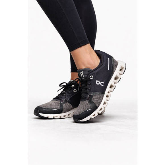 On Shoes - On Running Cloud Shoes Women’s 7 Black White